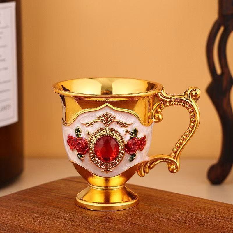 Zinklegierung ist ein hohes Weinglas, eine halbe Tael Baijiu-Tasse, Haushaltsornamente, hochwertiges doppeltes Biss-Weinglas