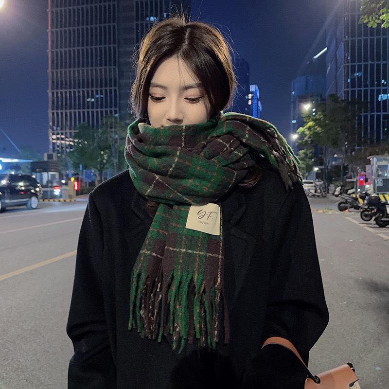 Christmas atmosphere New Year's red plaid scarf Women's winter versatile thickened senior sense Student warm scarf