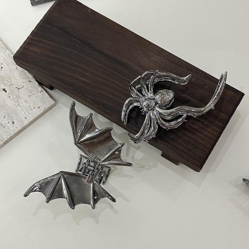 Fashionable Gothic Dark Style Spider Bat Lady Hair Clip Halloween Party Dance Niche Design Versatile Hairstyle Shark Clip
