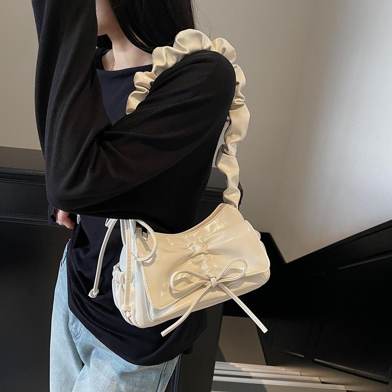 

Niche pleated underarm bag women s 2025 new trendy and fashionable red shoulder bag high-end versatile messenger bag