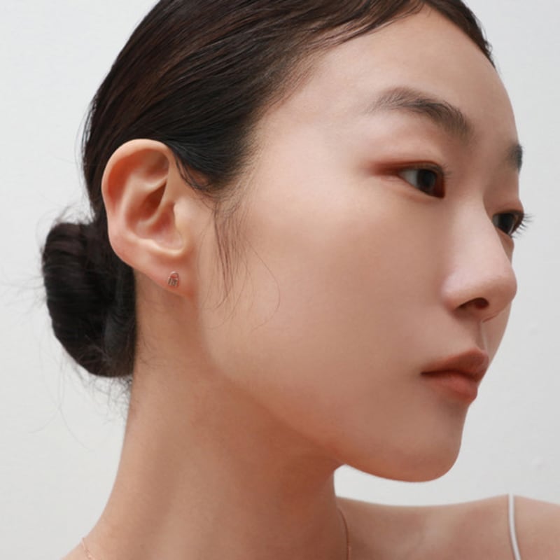 Less is more 14K gold lock earring & piercing