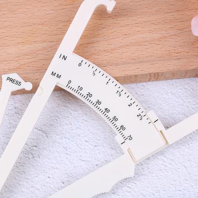 Asmeninis kūno riebalų matuoklis su matuokle ir riebalų lentelėmis, fitneso matavimas