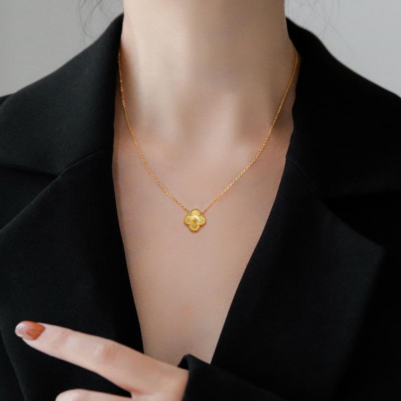 Female Lucky Flower Cold Wind Clavicle Necklace