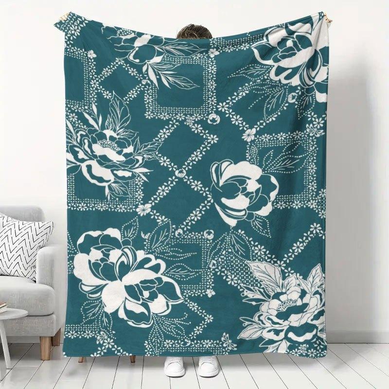 1pc Vintage Peacock Blue and White Outlined Floral Flannel Blanket, Chinese Peony Lace Pattern Printed Throw Blanket, Bedroom Nap Warm Throw Blanket,