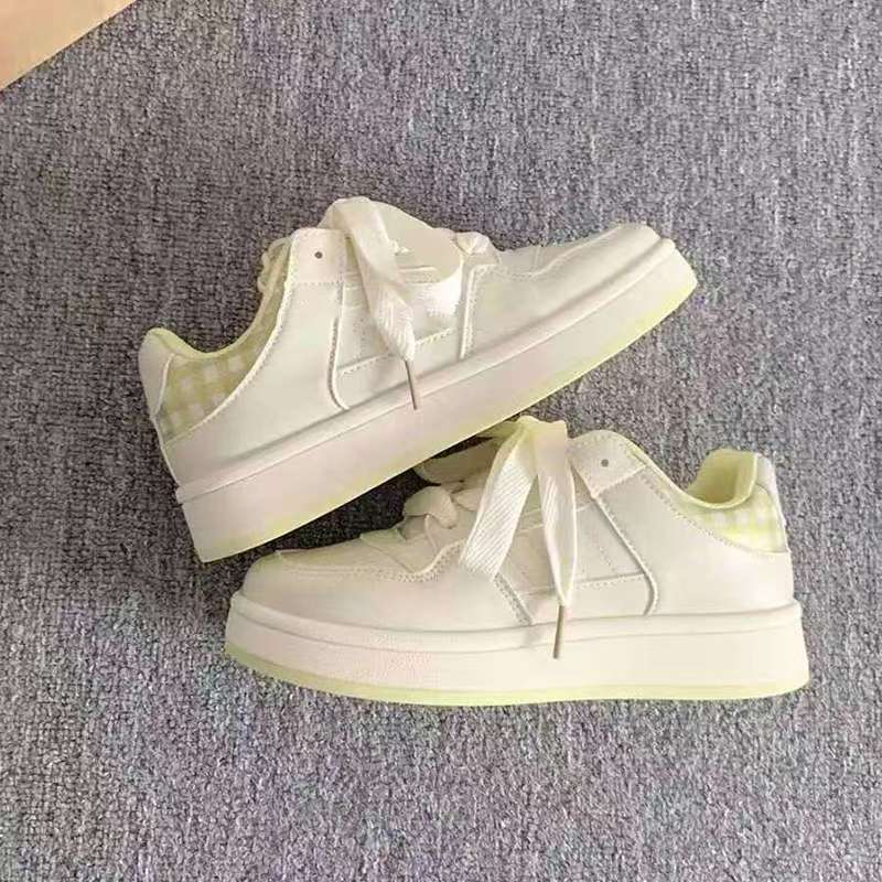 New Style Casual Board Shoes for Women, Featuring Unique Design and Versatile Style, with Thick Soles.