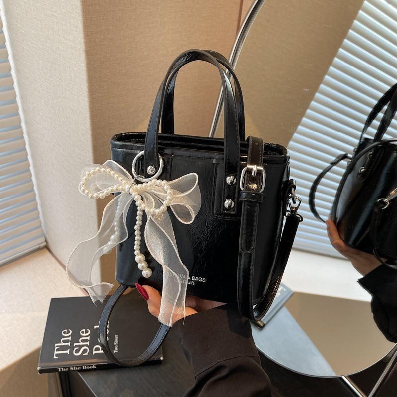 This Year's Popular Small Bag Women's New Fashion Versatile Messenger Bag Exquisite Super Fire Portable Bucket Bag