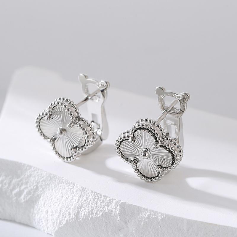 Fashion Simple Four-leaf Clover Earrings Classic Models Earrings Female Light Luxury Senior Sense of Ear Jewelry