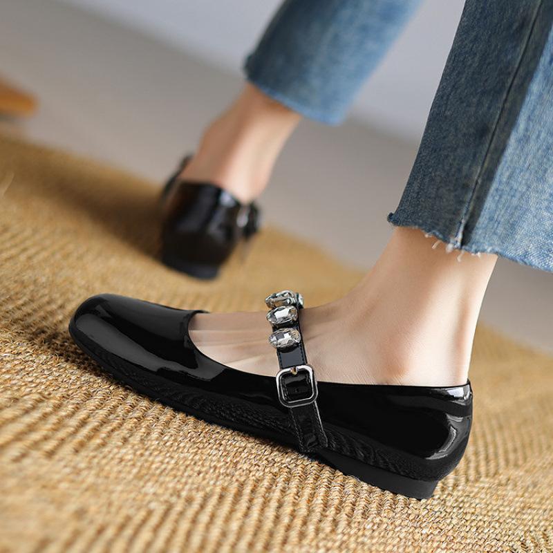 

New non-slip beef tendon sole lazy shoes fashion women s shoes patent leather casual single shoes women s comfortable leather low heel large size shoe 39 чорний