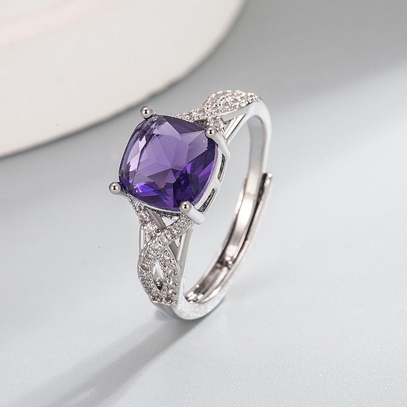 

Кольцо из белого золота с фиолетовым кристаллом и цирконами Adjustable