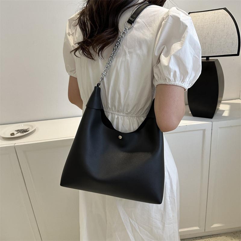 Trendy Pu Tote Bag In Fashionable Black White Or Khaki Ideal For Everyday Use