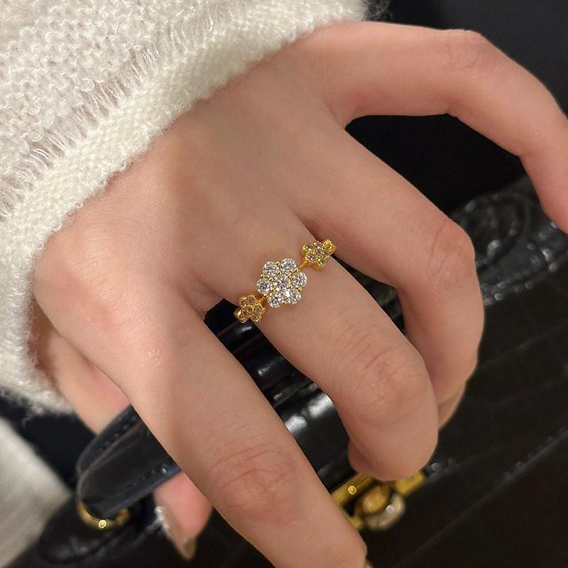 Trendy Style Light Luxury Flower Ring Exquisite Inlay Diamonds Snowflake Rings for Women Party Wedding High Quality