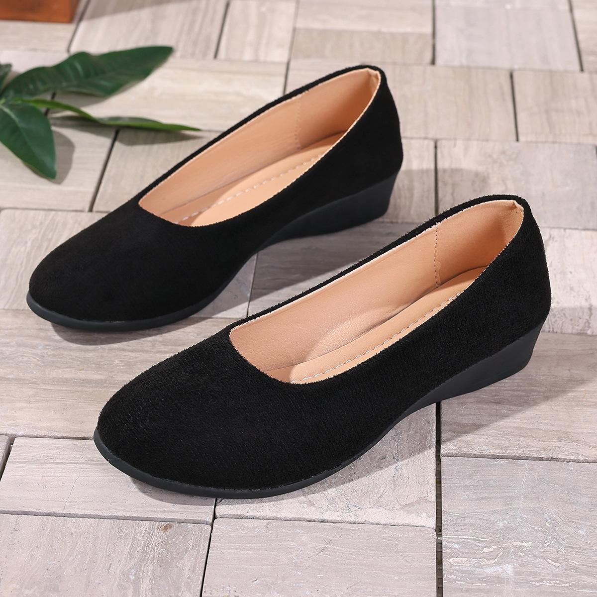 

Большие размеры одинарных туфель 2025 года, новая корейская версия, мягкая подошва, замшевые туфли Doudou на плоской подошве с заостренным носком, рабочие туфли на плоской подошве для мам 36 чёрный