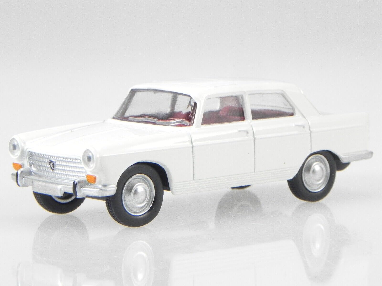 Norev 1/64 Peugeot 404 1961 Белый Peugeot 404 Courchevel White Литая модель белый