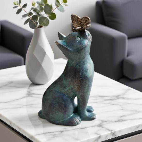 Retro Cat Figurine Resin Cat with Butterfly Statue Indoor Outdoor Artistic Cat Sculpture for Bookshelves Gardens Offices Decoration