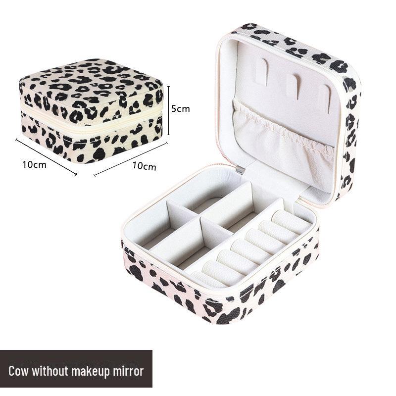 

Бархатная шкатулка с леопардовым принтом для аксессуаров и подарков 10*10*5 cm