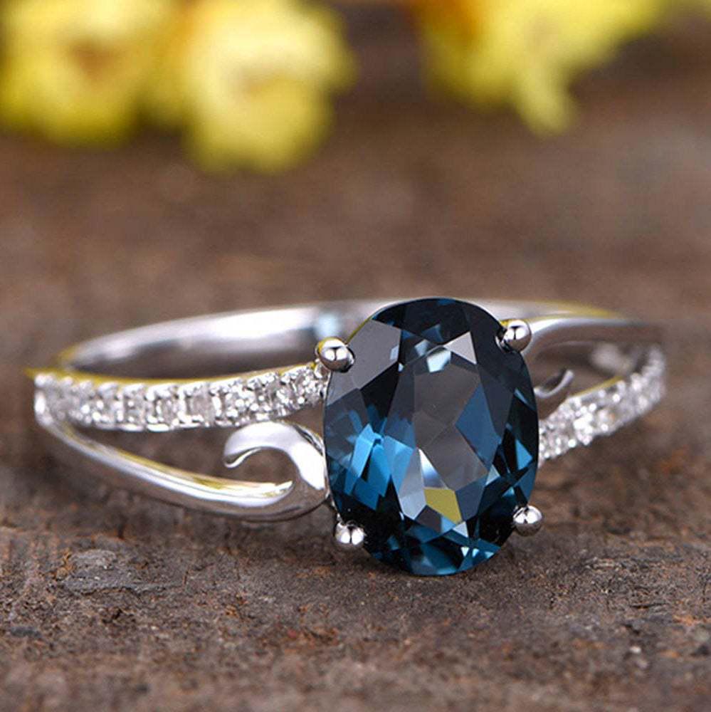 Noble Women's Retro Sapphire Silver Ring - Ruili Magazine Model