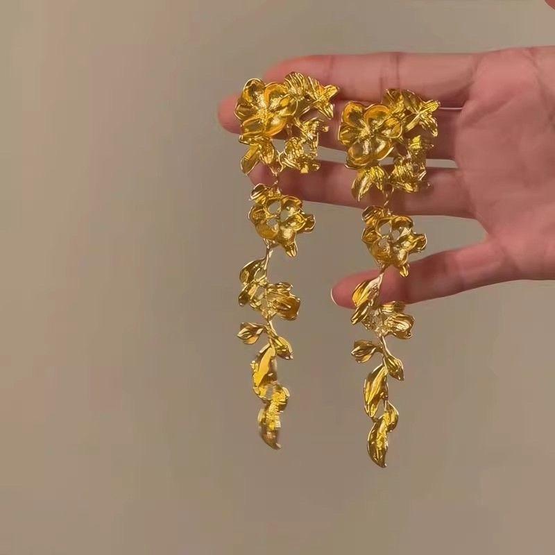 High-end Gold Flower Earrings, Retro Horse Face Dress Stud Earrings, Exaggerated and Elegant Long Dangling Earrings
