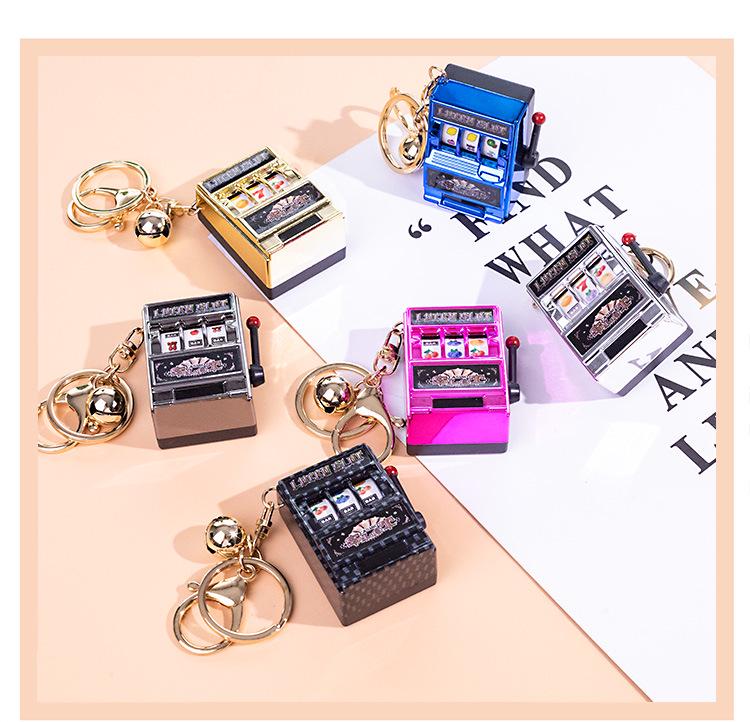 Gold-Plated Creative Tiger Fruit Machine Keychain Toy with Lottery Play Feature