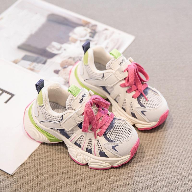 Nové boty na běhání s měkkou podrážkou pro střední a malé chlapce, letní dívčí plátěnky, prodyšné síťované boty, ležérní sportovní obuv