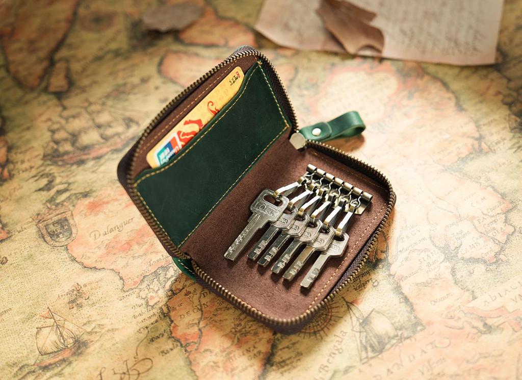 Crazy Horse Leather Car Key Holder with Zipper and Hook - Portable, Anti-Lost, Top Layer Cowhide.