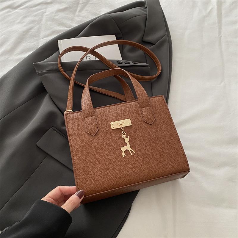 

Высококачественная корейская сумка для женщин 2025 года, новая сумка-мессенджер, универсальная модная сумка в иностранном стиле, переносная сумка через плечо коричневый