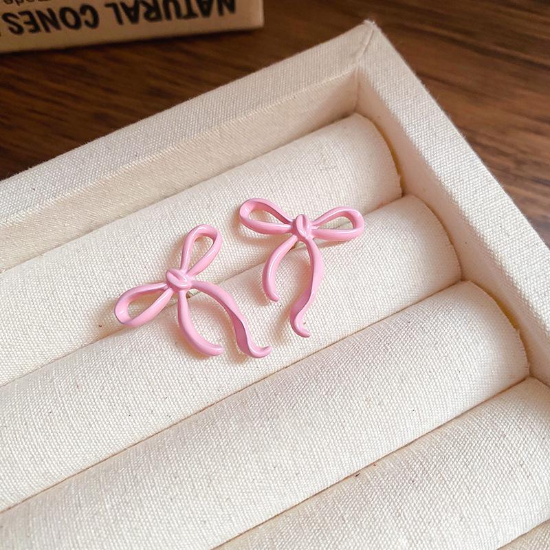 Silver Needle Pink Cubic Zirconia Flower Stud Earrings – Elegant & Delicate Accessories for Women.