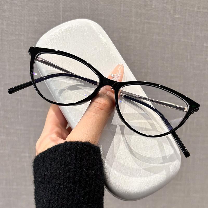 

Fashion New Ultralight Eyeglass Frame Women Cat Eyes Anti Allergic Titanium Material Uv400 Anti Blue Light Small Face