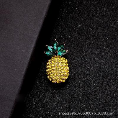 Golden Pineapple Brooch for Ladies High-end and Elegant Brooch Retro Anti-exposure Sweater Pin Small Accessory