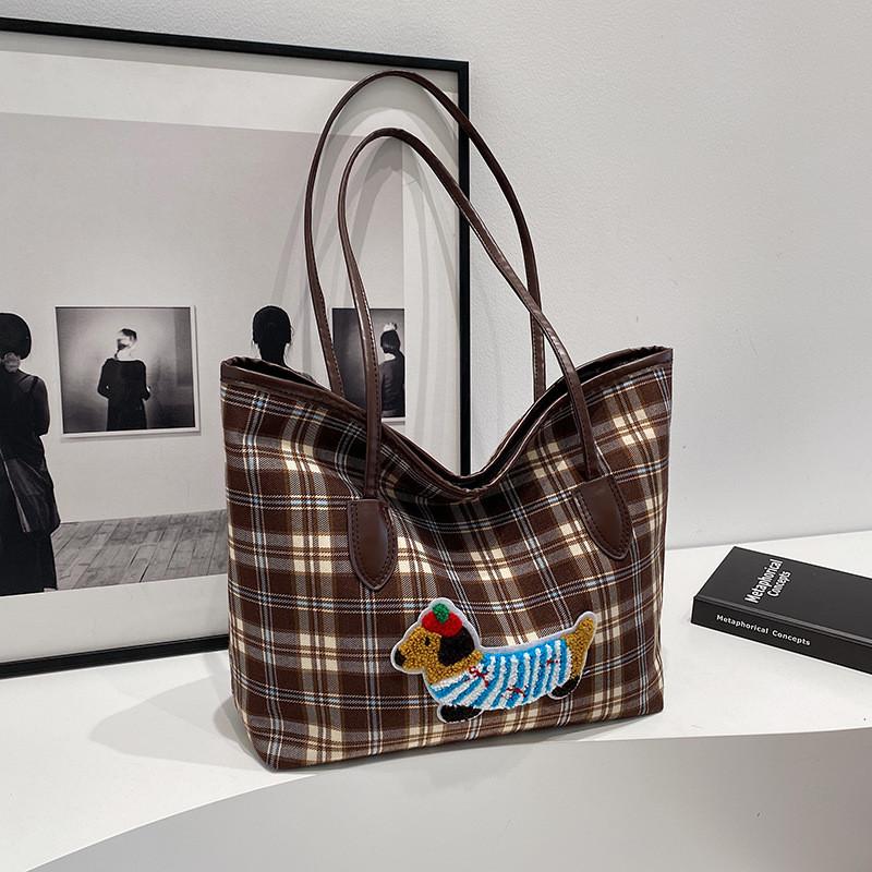 

Stylish Large Capacity Tote Bag For Women In Trendy Brown And Pink Perfect For Daily Commute
