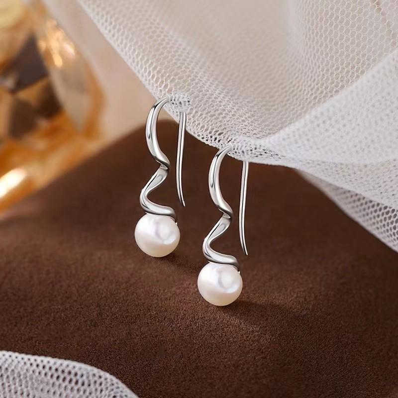 2023 High-End Light Luxury Pearl Stud Earrings in 925 Sterling Silver