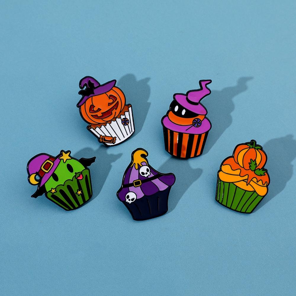 Halloween Cupcake Brosche Schrulliges und Lustiges Geist Skelett Kürbis Kuchen Design