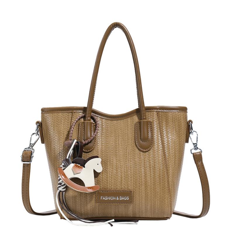 High-texture portable bucket bag women's 2025 autumn and winter new handbag fashion shoulder bag tote messenger bag