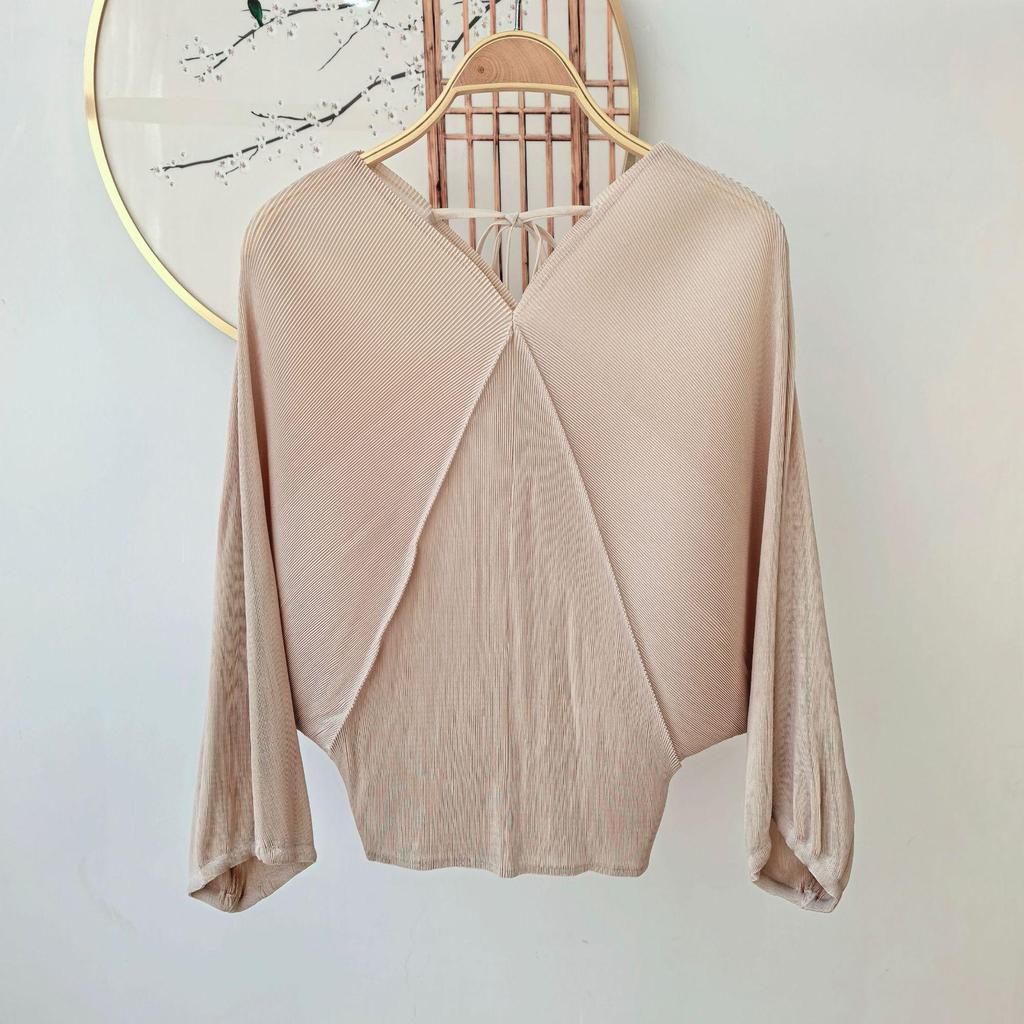 2026 Spring Miyake High-End Pleated Light Luxury Batwing Sleeve Slimming Top
