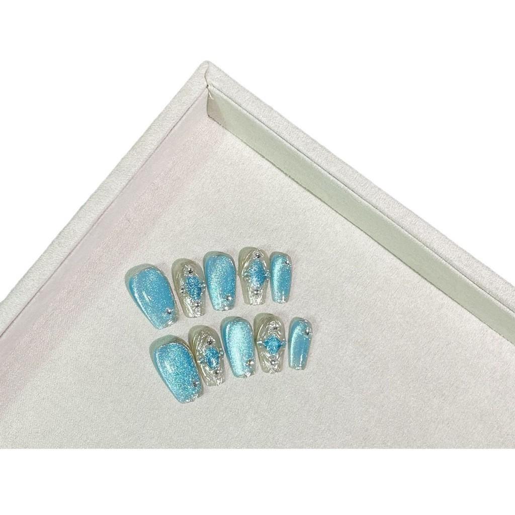 

100% РУЧНАЯ РАБОТА Набор накладных ногтей средней формы в форме гроба с клеем Синий Buccellati Короткий кошачий глаз Spar Нажмите на ногти Накладные ногти Многоразовые и съемные ногти XS