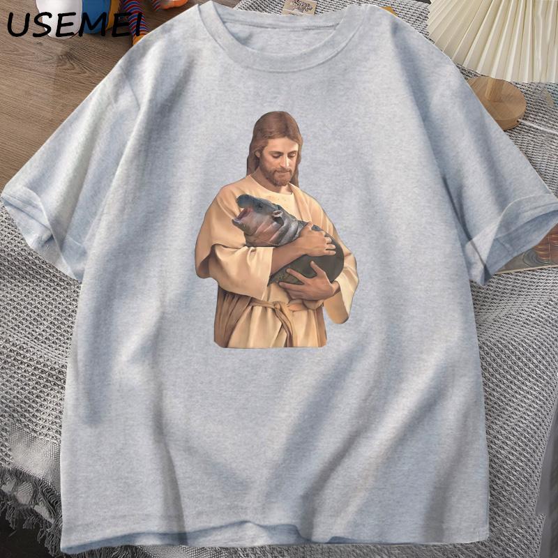 Funny Meme Jesus Holding Moo Deng T Shirt Unisex Women The Hippo Joke Moo Dang Lover Thailand Tshirt Cotton Short Sleeve Tees