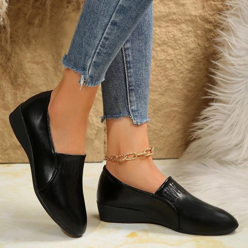 Autumn new large size versatile mother shoes low heel Doudou shoes soft sole comfortable breathable women's leather shoes