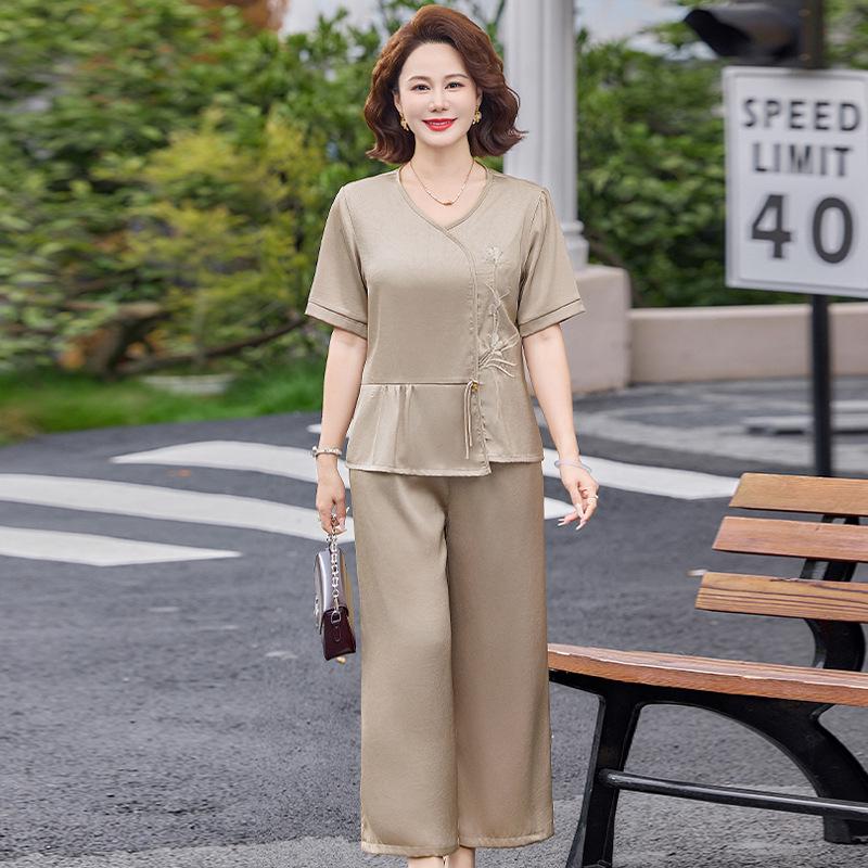 

Elegant Embroidered Summer T-Shirt & Shorts Set for Mature Women XL