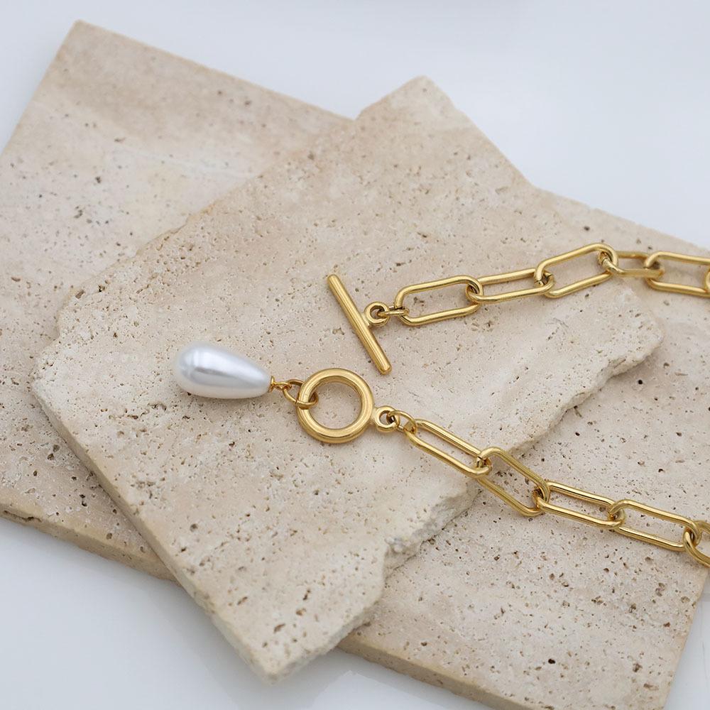 Fashion Temperament Ot Buckle Pearl Pendant Necklace Women'S Light Luxury Niche Geometric Pearl Collarbone Chain