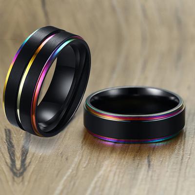 Vnox Schwarzer Edelstahl Basic Ring für Herren mit Regenbogenlinie Klassischer Männlicher Ehering Mehrfarbiger Schmuck Bruderschaftsringe