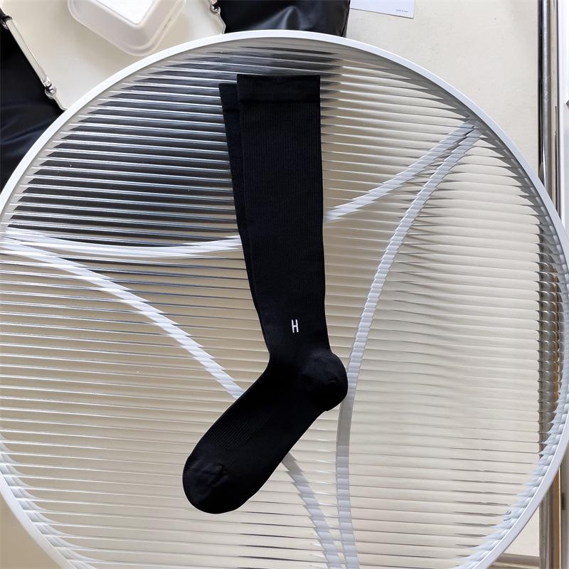 

Colorful Athletic Calf Socks with Letter Design for Yoga, Pilates, and Sports One Size чорний