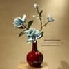 Composizione di fiori artificiali di magnolia: Set decorativo in ceramica per sala da pranzo o soggiorno