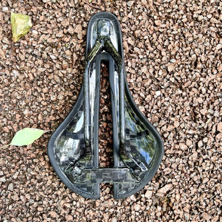 Innovative Carbon Fibers Bicycles Seats Cushions Heavy Type Bike Saddles for Secure and Comfortable Cycling