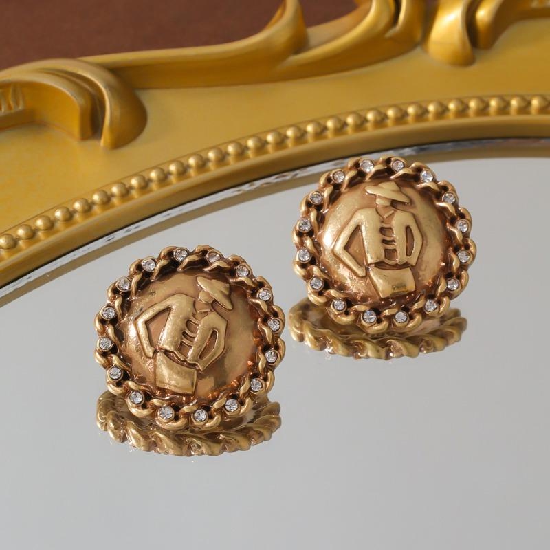 Medieval Vintage Western Vintage Plain Gold Warm Gold And Silver Needle Figurines Carved Personalized Stud Earrings