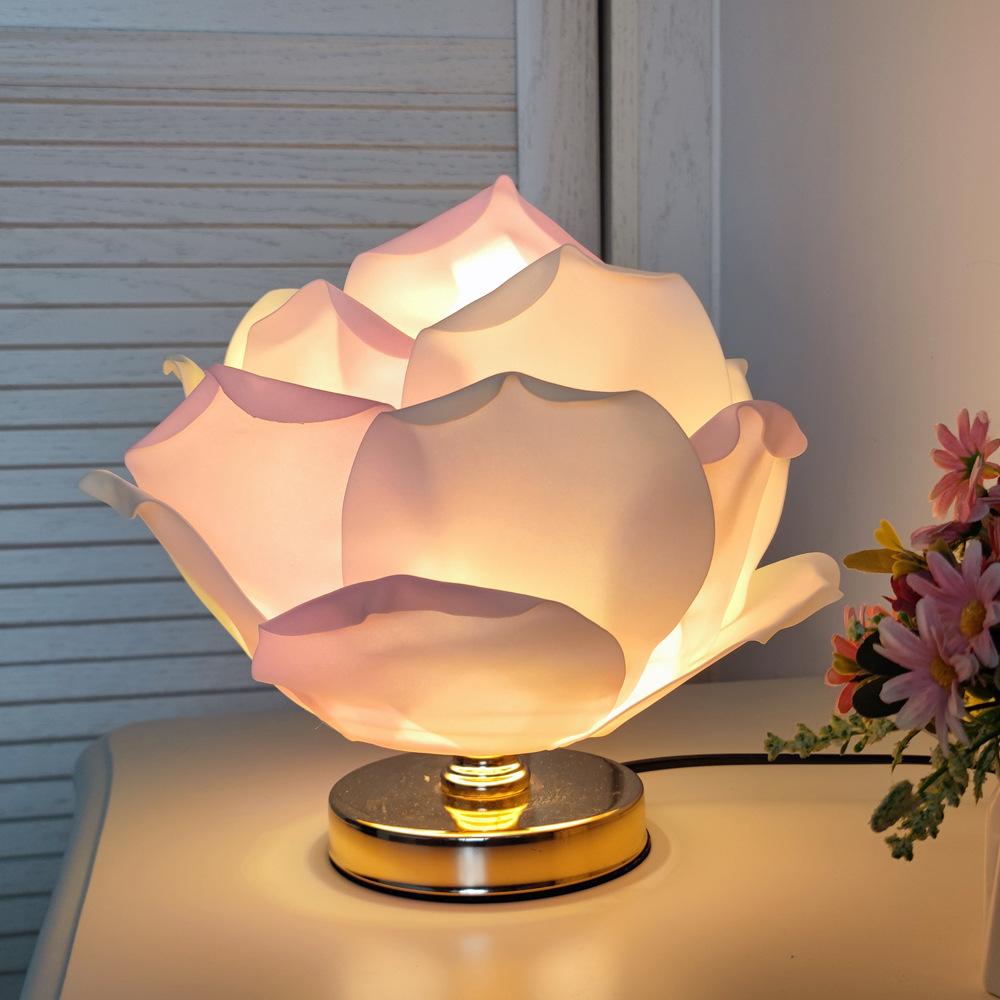 Creative Large Rose & Lotus Flower Table Lamp Dreamy Romantic Bedside Lamp For Girl Bedroom Wedding Atmosphere Decor