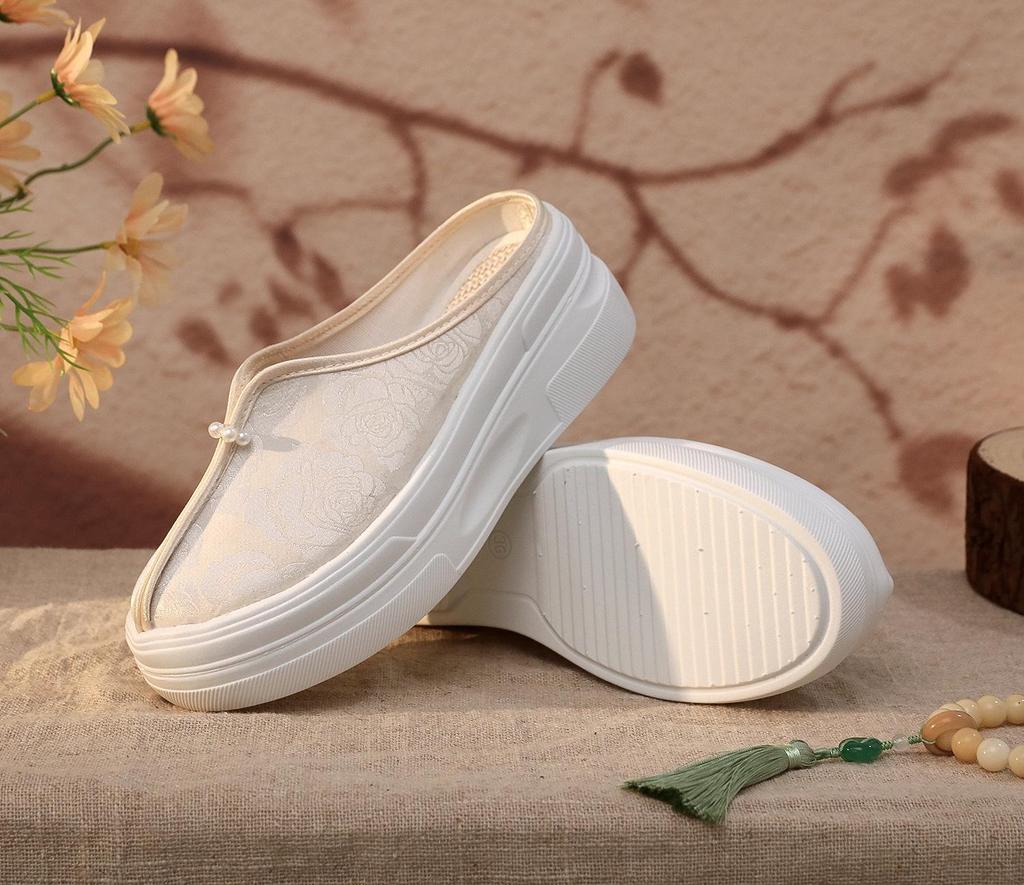 New Chinese-Style High Heel Embroidered Shoes: Thick Sole, Height Increasing, Perfect for Matching Qipao and Hanfu