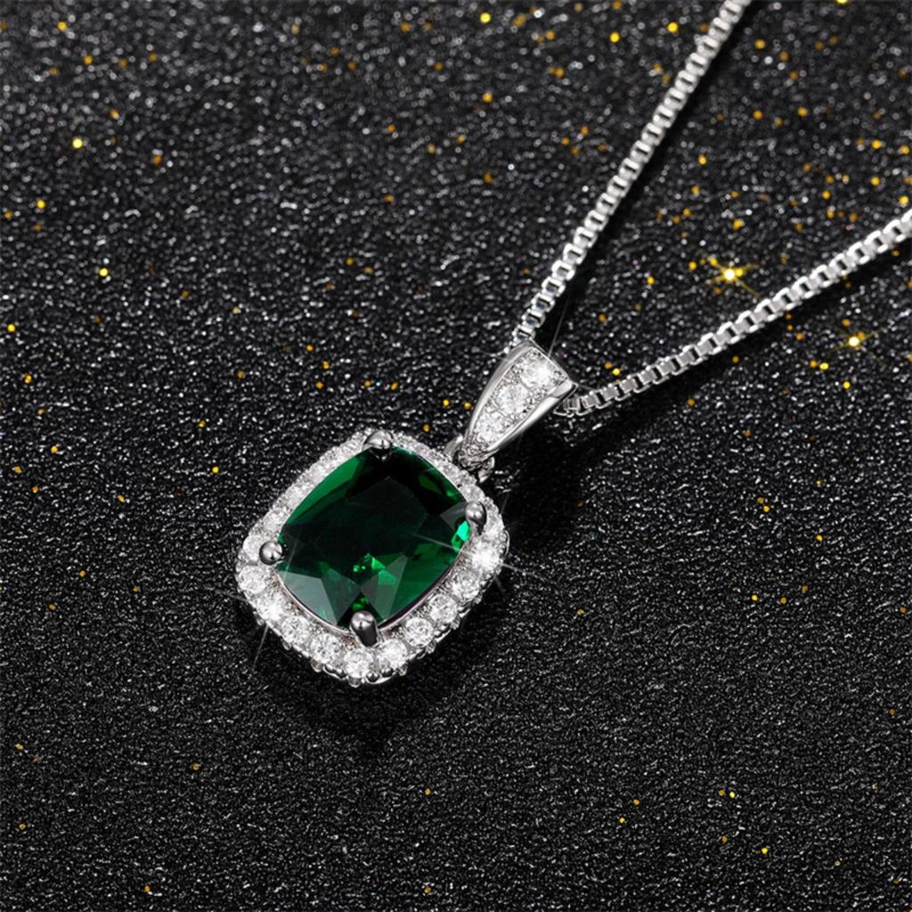 Sparkling Cushion Cut Pendant Necklace Elegant Halo Design Luxury Statement Jewelry for Women