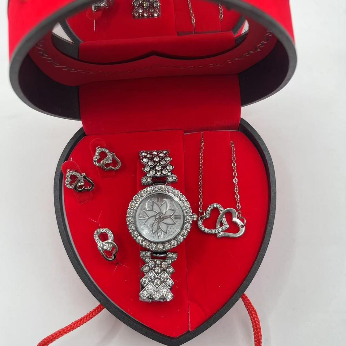 Valentine S Day Set Peach Heart Diamond Bracelet Small Dial Fashion Women S Watch Love Small Diamond Watch