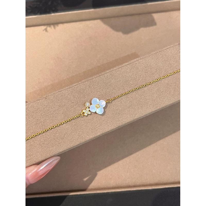 Französische Retro Vierblatt-Blume Weißes Muschel-Halsband, Fünf-Blumen-Armband, Blütenblatt-Temperament, Fortgeschrittenes Leichter Luxus-Set, Live-Übertragungszubehör