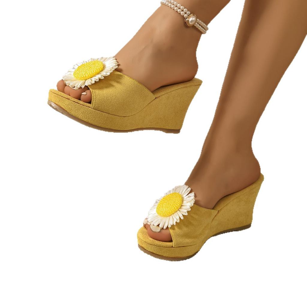 Fashion Fairy Wind Wear Wedge Heels Slippers 2025 Summer New Flowers Small Daisies Thick Bottom Height Casual Sandals