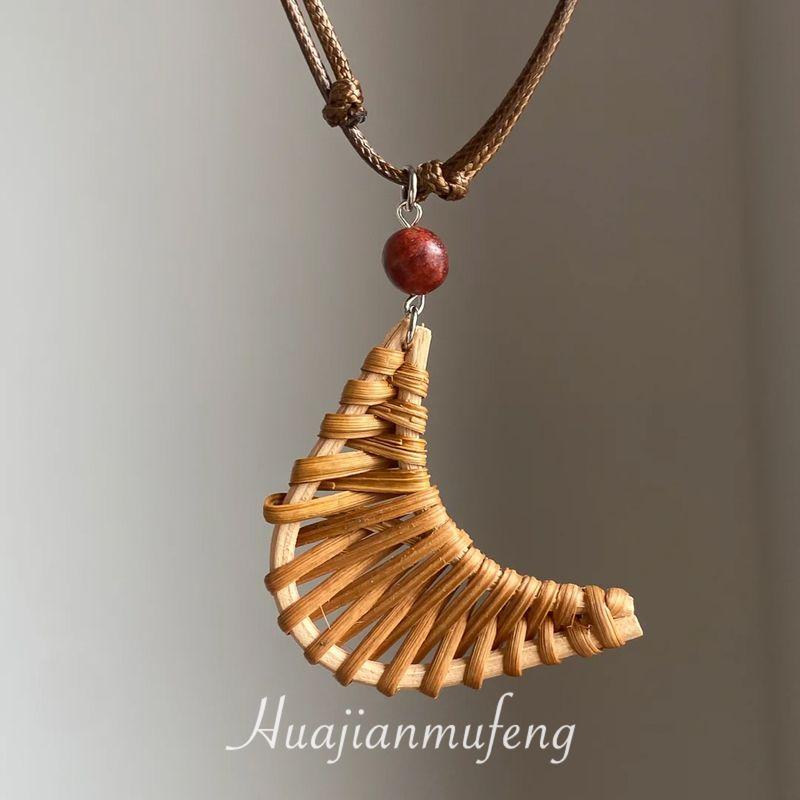 

Bohemia Rattan Moon Pendant Leather Rope Long Necklace for Women 2025 New Holiday Beaded Ornament Rattan Moon Pendant Necklace